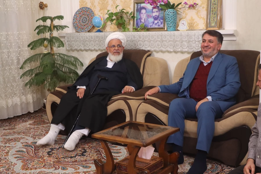 حضور نماینده ولی فقیه، استاندار و سرپرست دانشگاه فرهنگیان استان در طرح چهارشنبه های همدلی و دیدار با خانواده شهدای دانشجومعلم
 5