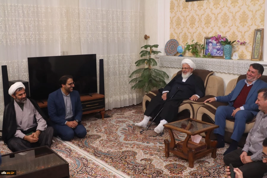 حضور نماینده ولی فقیه، استاندار و سرپرست دانشگاه فرهنگیان استان در طرح چهارشنبه های همدلی و دیدار با خانواده شهدای دانشجومعلم
 7