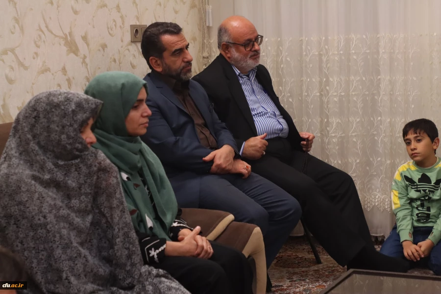 حضور نماینده ولی فقیه، استاندار و سرپرست دانشگاه فرهنگیان استان در طرح چهارشنبه های همدلی و دیدار با خانواده شهدای دانشجومعلم
 8