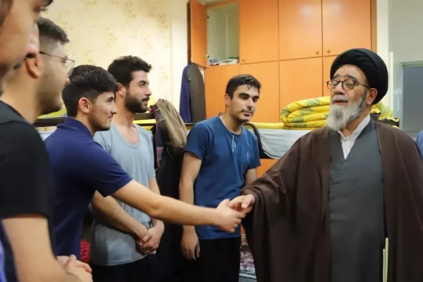 دیدار با تشکل های دانشجویی و بازدید سرزده نماینده ولی فقیه در استان از سرای شهید مدرس پردیس علامه امینی تبریز 13