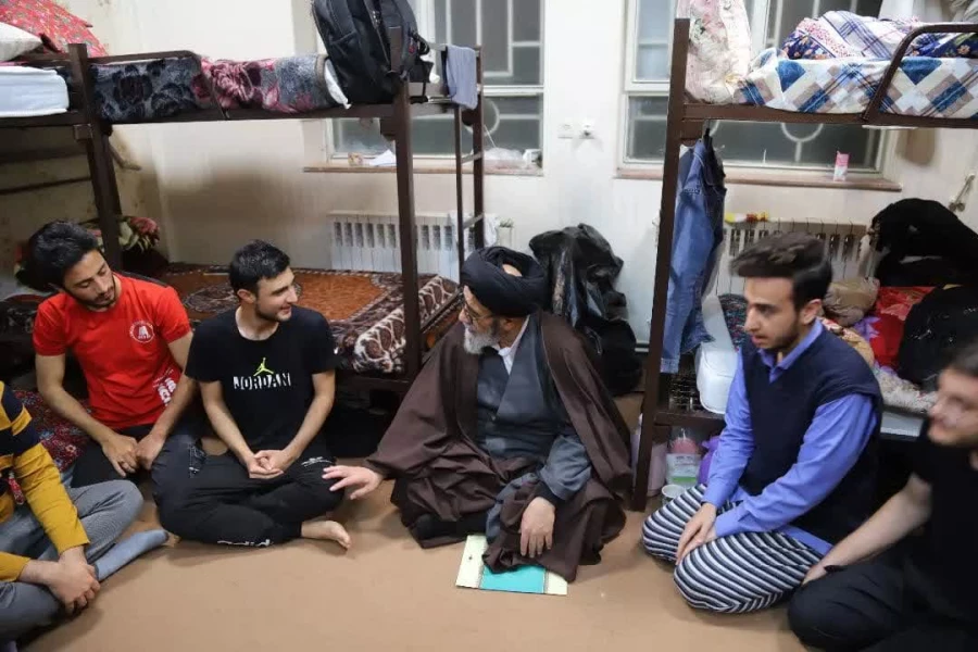 دیدار با تشکل های دانشجویی و بازدید سرزده نماینده ولی فقیه در استان از سرای شهید مدرس پردیس علامه امینی تبریز 14