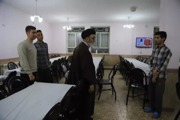 دیدار با تشکل های دانشجویی و بازدید سرزده نماینده ولی فقیه در استان از سرای شهید مدرس پردیس علامه امینی تبریز 16