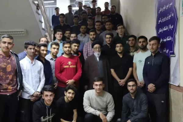 دیدار با تشکل های دانشجویی و بازدید سرزده نماینده ولی فقیه در استان از سرای شهید مدرس پردیس علامه امینی تبریز 19