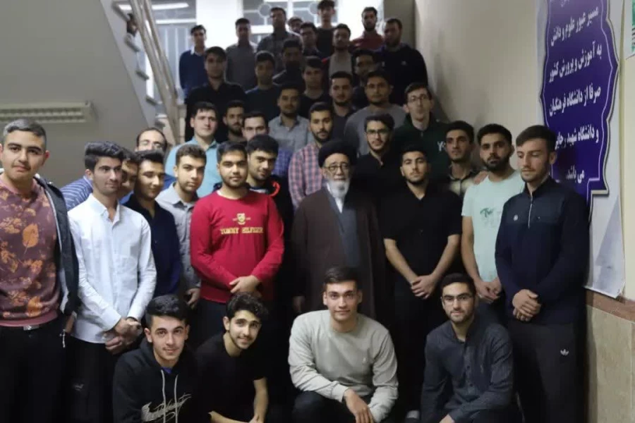 دیدار با تشکل های دانشجویی و بازدید سرزده نماینده ولی فقیه در استان از سرای شهید مدرس پردیس علامه امینی تبریز 19