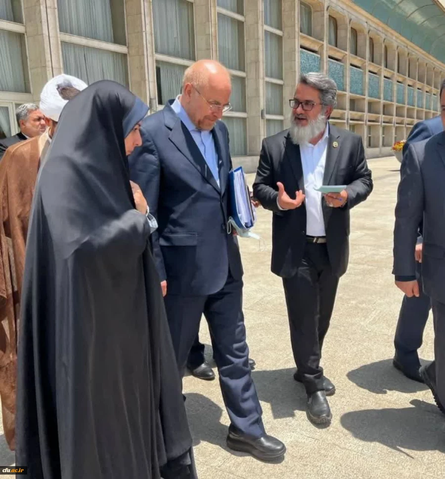 نشست صمیمی جناب آقای علیزاده مدیر کل محترم اداره امور شاهد و ایثارگران  با ریاست محترم، نمایندگان و روسای کمیسیون های مجلس شورای اسلامی 7