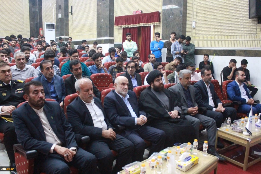 با حضور استاندار بوشهر و همزمان با تشییع پیکر شهید خوشنام؛
آئین بزرگداشت روز دانشجو در پردیس علامه طباطبایی برگزار شد 2