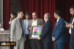 با حضور استاندار بوشهر و همزمان با تشییع پیکر شهید خوشنام؛
آئین بزرگداشت روز دانشجو در پردیس علامه طباطبایی برگزار شد 12