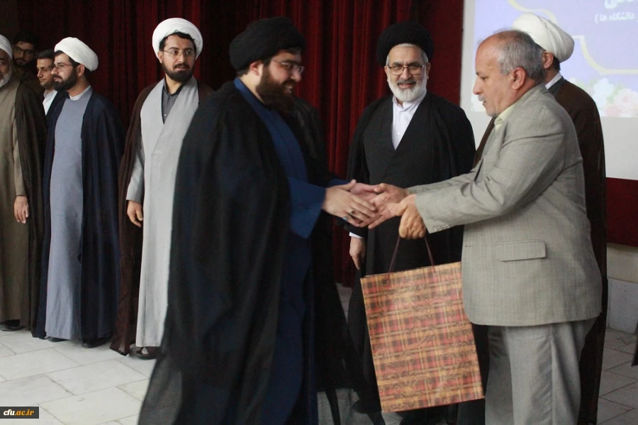 با حضور معاون نهاد رهبری در دانشگاه ها برگزار شد؛
آئین تکریم و معارفه مسئولان سابق و جدید نهاد رهبری دانشگاه فرهنگیان استان بوشهر 19