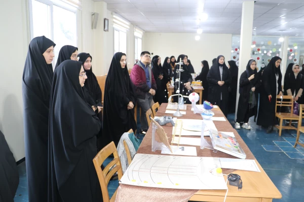 گشایش نمایشگاه دست سازه های دانشجو معلمان خلاق در دانشگاه فرهنگیان آذربایجان شرقی 7