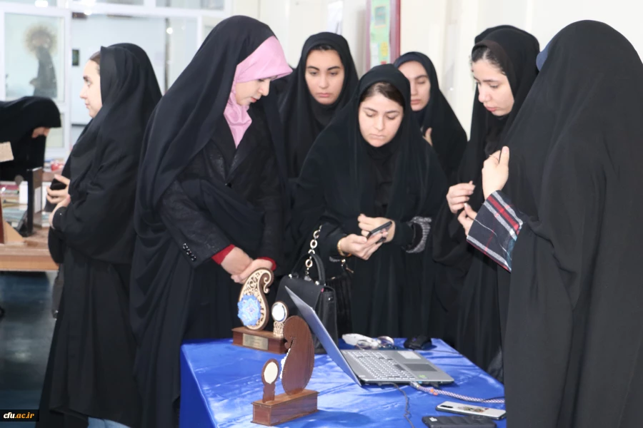 گشایش نمایشگاه دست سازه های دانشجو معلمان خلاق در دانشگاه فرهنگیان آذربایجان شرقی 8