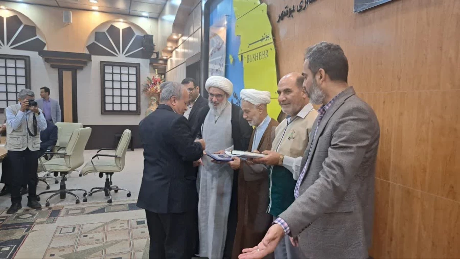 با حضور نماینده ولی فقیه در استان و امام جمعه بوشهر؛
رئیس دانشگاه فرهنگیان استان بوشهر تجلیل شد
 5