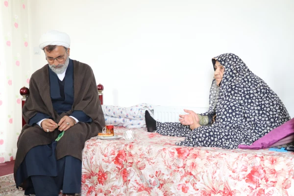 بسی مایه افتخار است که یاد و خاطره شهدا را زنده بداریم و با این چراغ روشن و نورانی به راهمان ادامه دهیم . 2