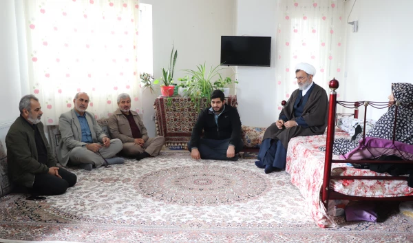 بسی مایه افتخار است که یاد و خاطره شهدا را زنده بداریم و با این چراغ روشن و نورانی به راهمان ادامه دهیم . 3