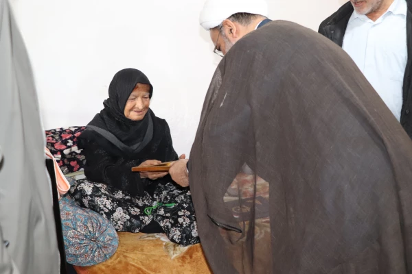 بسی مایه افتخار است که یاد و خاطره شهدا را زنده بداریم و با این چراغ روشن و نورانی به راهمان ادامه دهیم . 5