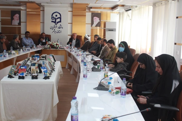 با حضور مدیرکل فرهنگ و ارشاد اسلامی استان بوشهر؛
رونمایی از مجموعه 40 جلدی ره نامه مقام معظم رهبری دردانشگاه فرهنگیان بوشهر  12