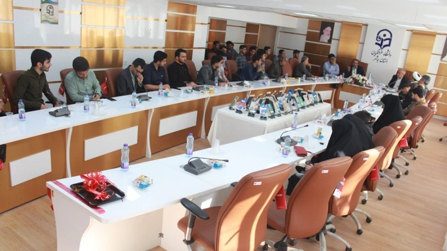 با حضور مدیرکل فرهنگ و ارشاد اسلامی استان بوشهر؛
رونمایی از مجموعه 40 جلدی ره نامه مقام معظم رهبری دردانشگاه فرهنگیان بوشهر  14