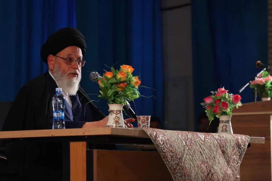 لزوم توجه ویژه به مولفه ایثار در تربیتِ دانشجومعلمان دانشگاه فرهنگیان
 3