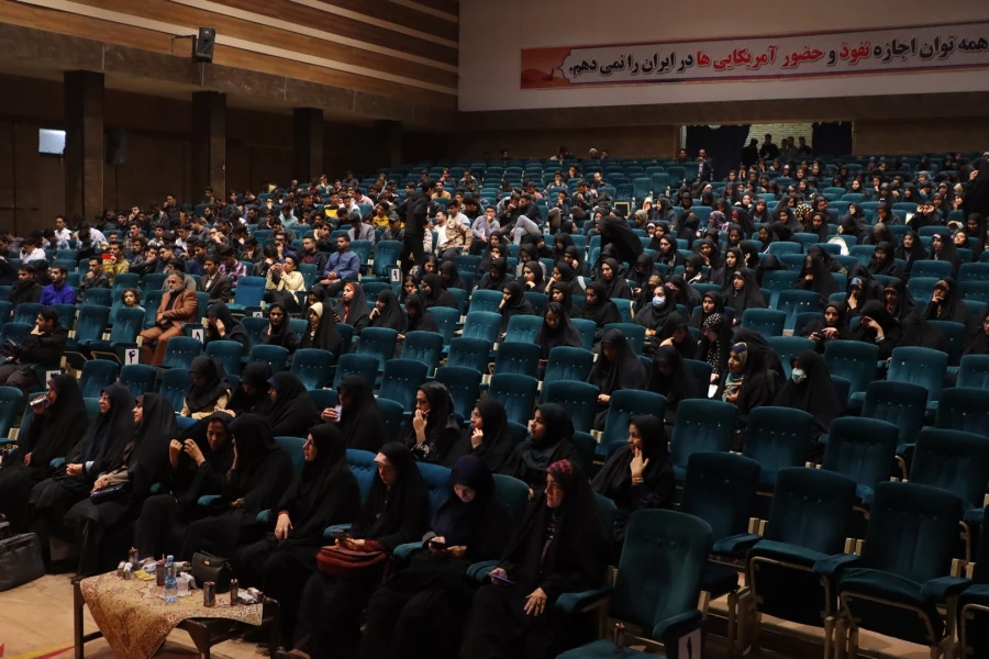 لزوم توجه ویژه به مولفه ایثار در تربیتِ دانشجومعلمان دانشگاه فرهنگیان
 2