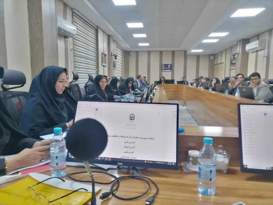 نشست دانش افزایی مدیران گروه های آموزشی - تربیتی قطب های 4و 5 کشور در استان هرمزگان  8