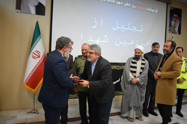 مراسم گرامیداشت شهید گمنام دانشگاه فرهنگیان کرمانشاه با حضور سردار رحیم نوعی اقدم و غلامحسن علیزاده مدیر کل اداره شاهد و ایثارگران دانشگاه فرهنگیان 4