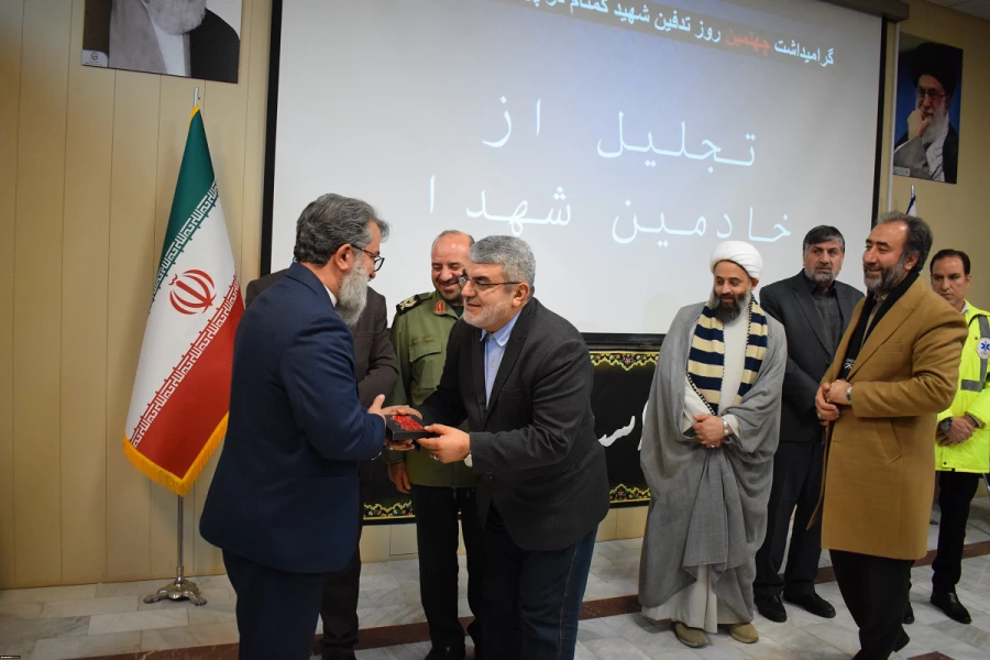 مراسم گرامیداشت شهید گمنام دانشگاه فرهنگیان کرمانشاه با حضور سردار رحیم نوعی اقدم و غلامحسن علیزاده مدیر کل اداره شاهد و ایثارگران دانشگاه فرهنگیان 4