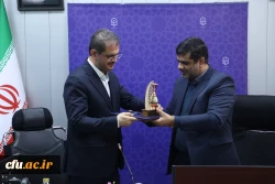 جلسه بررسی راهکارهای ارتقا کمی و کیفی دانشگاه فرهنگیان استان کردستان در سازمان مرکزی
 11