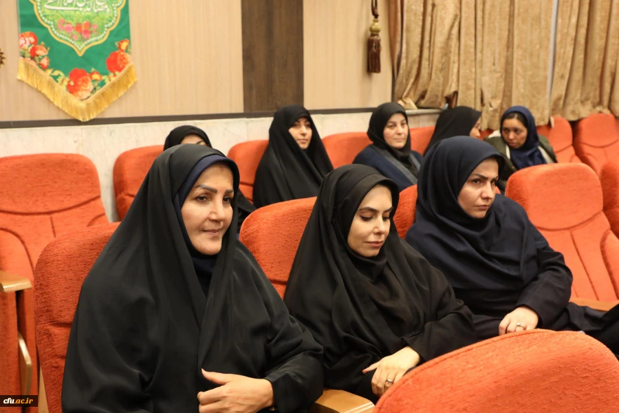 مراسم مبعث حضرت رسول اکرم(ص) و چهل و پنجمین سالگرد پیروزی انقلاب اسلامی 
 12