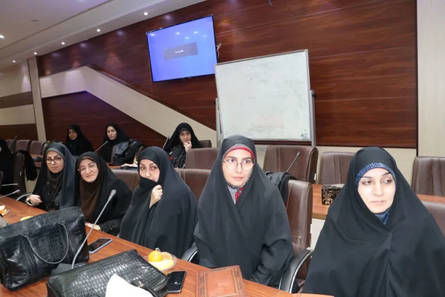 آذربایجانی ها  نقش مهمی در جنگ داشتند و همه ما مدیون مردم و سرداران غیور آذربایجان وتبریزی ها  هستیم 13