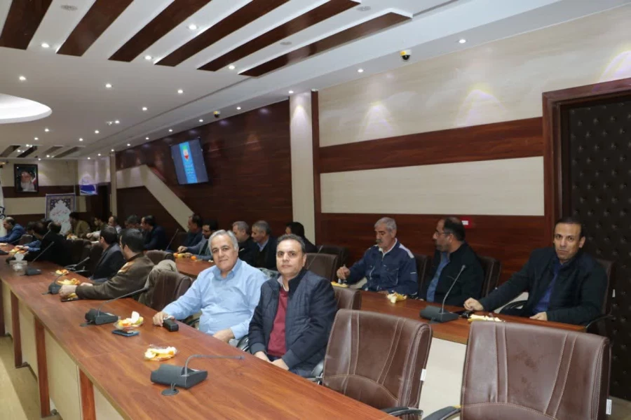 آذربایجانی ها  نقش مهمی در جنگ داشتند و همه ما مدیون مردم و سرداران غیور آذربایجان وتبریزی ها  هستیم 15