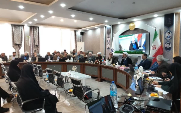 ظلم هایی که به جوامع بشری میشود به دلیل فقدان تربیت است 4