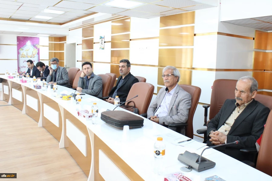 با حضور رئیس دانشگاه فرهنگیان استان بوشهر؛
برگزاری نشست هم افزایی مسئولان جشنواره الگوهای برتر تدریس پردیس علامه طباطبایی با اساتید دانشگاه 5