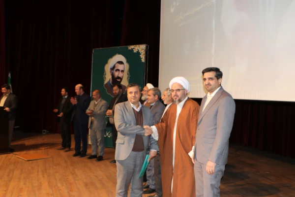 معلمان و مربیان پرورشی، نقش بسیار مهمی در آگاه سازی برای انتخاب اصلح در انتخابات دارند 4