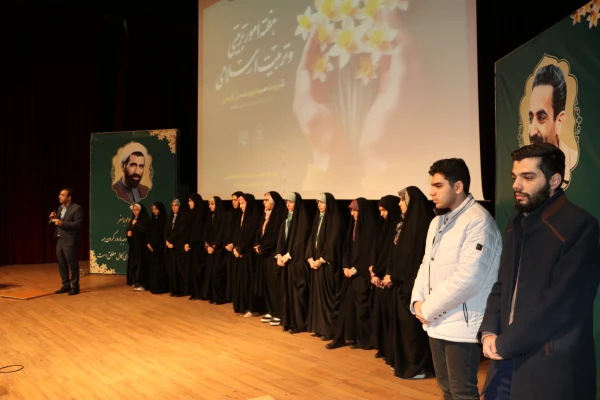 معلمان و مربیان پرورشی، نقش بسیار مهمی در آگاه سازی برای انتخاب اصلح در انتخابات دارند 7