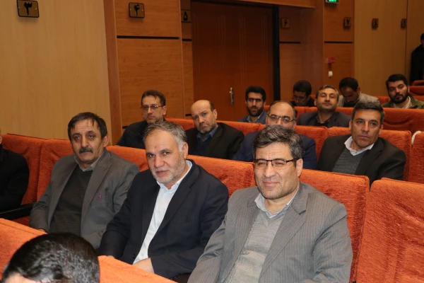 معلمان و مربیان پرورشی، نقش بسیار مهمی در آگاه سازی برای انتخاب اصلح در انتخابات دارند 13