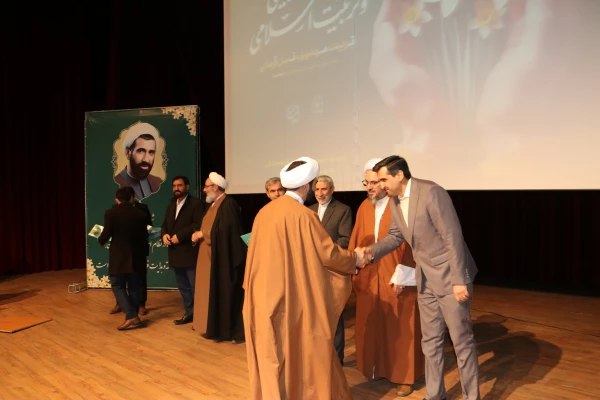 معلمان و مربیان پرورشی، نقش بسیار مهمی در آگاه سازی برای انتخاب اصلح در انتخابات دارند 20