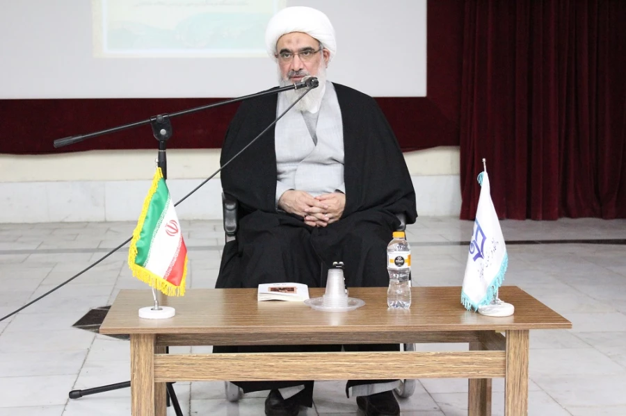 با حضور نماینده ولی فقیه در استان و امام جمعه بوشهر؛
برگزاری آئین بزرگداشت بی بی فطوم بلادی نخستین زن صاحب دیوان در بوشهر/ رونمایی از مجموعه اشعار بی بی فطوم بلادی 2