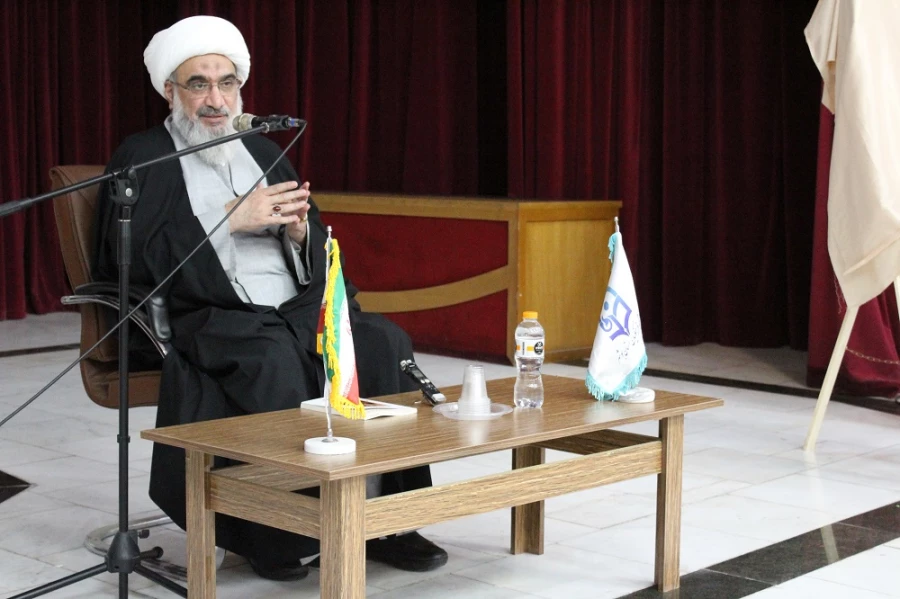 با حضور نماینده ولی فقیه در استان و امام جمعه بوشهر؛
برگزاری آئین بزرگداشت بی بی فطوم بلادی نخستین زن صاحب دیوان در بوشهر/ رونمایی از مجموعه اشعار بی بی فطوم بلادی 3