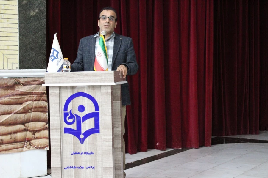 با حضور نماینده ولی فقیه در استان و امام جمعه بوشهر؛
برگزاری آئین بزرگداشت بی بی فطوم بلادی نخستین زن صاحب دیوان در بوشهر/ رونمایی از مجموعه اشعار بی بی فطوم بلادی 2