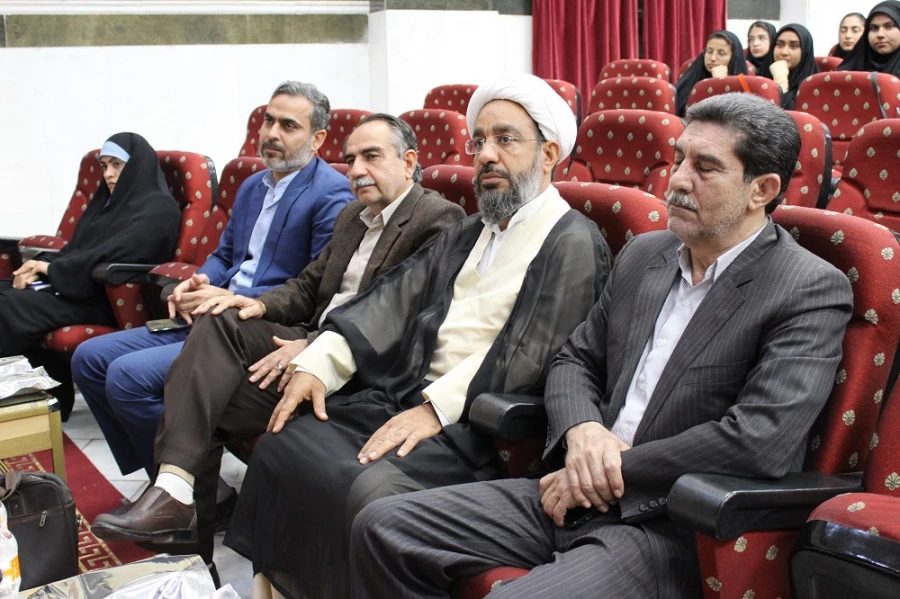 با حضور نماینده ولی فقیه در استان و امام جمعه بوشهر؛
برگزاری آئین بزرگداشت بی بی فطوم بلادی نخستین زن صاحب دیوان در بوشهر/ رونمایی از مجموعه اشعار بی بی فطوم بلادی 5