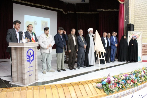 با حضور نماینده ولی فقیه در استان و امام جمعه بوشهر؛
برگزاری آئین بزرگداشت بی بی فطوم بلادی نخستین زن صاحب دیوان در بوشهر/ رونمایی از مجموعه اشعار بی بی فطوم بلادی 9