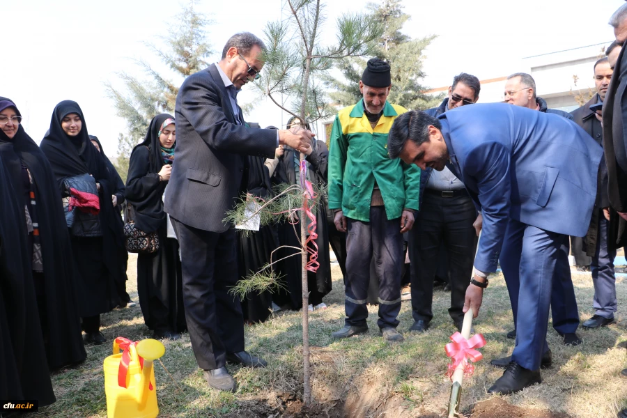 غرس نهال با هدف پردیس سبز و گرامیداشت یاد و خاطره شهدای دانشجو معلم در دانشگاه فرهنگیان آذربایجان شرقی 15
