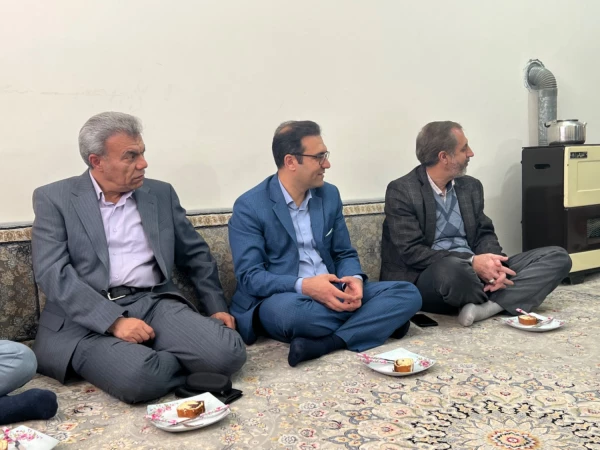 تکریم خانواده دانشجومعلم شهید شمس اله شفیعی اصل 7