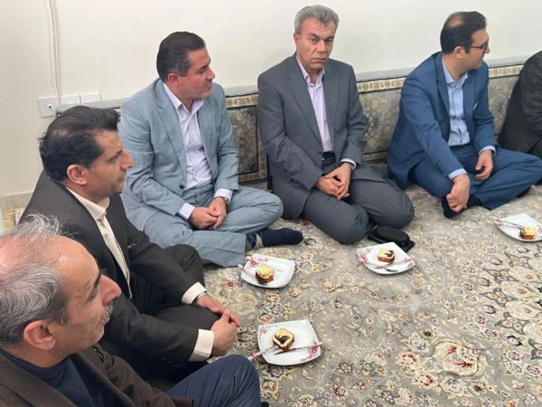 تکریم خانواده دانشجومعلم شهید شمس اله شفیعی اصل 9