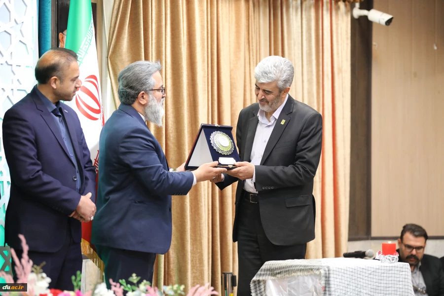 رئیس دانشگاه فرهنگیان:
خودباوری و شناخت توانمندی آموزه بزرگ شهدا / آینده نظام جمهوری اسلامی ایران از مسیر دانشگاه فرهنگیان است 2