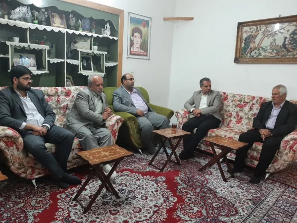 به مناسبت روز بزرگداشت شهدا؛
دیدار مسئولان دانشگاه فرهنگیان استان بوشهر با خانواده شهید محمدی باغملایی  7