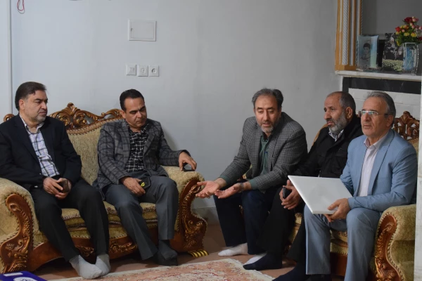 دیدار هیات رئیسه دانشگاه فرهنگیان کرمانشاه با خانواده شهید محسن مظفریان 11