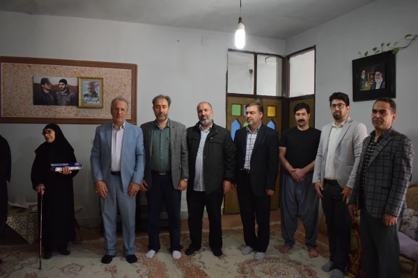 دیدار هیات رئیسه دانشگاه فرهنگیان کرمانشاه با خانواده شهید محسن مظفریان 16