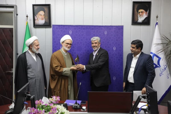 اعطا لوح تقدیر کسب جایگاه برتر دانشگاه فرهنگیان در میان دانشگاه های کشور در جشنواره ملی رویش 3