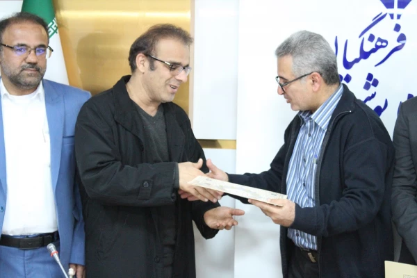 رونمایی از کتاب در دانشگاه فرهنگیان استان بوشهر؛
دو کتاب اعضای هیات علمی دانشگاه فرهنگیان استان بوشهر رونمایی شد 7