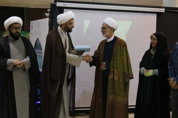 پرده خوانی قرآنی دانشجو معلمان در سی و یکمین نمایشگاه بین المللی قرآن کریم 6